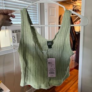 Green cropped tank top